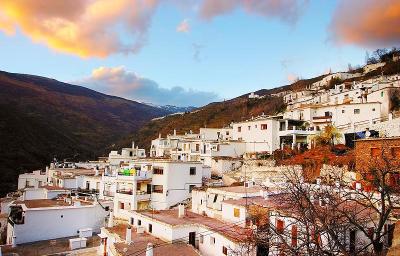 Viaje a la Alpujarra en bici: La PAZ de las montañas Viaje a la Alpujarra en bici: La PAZ de las montañas