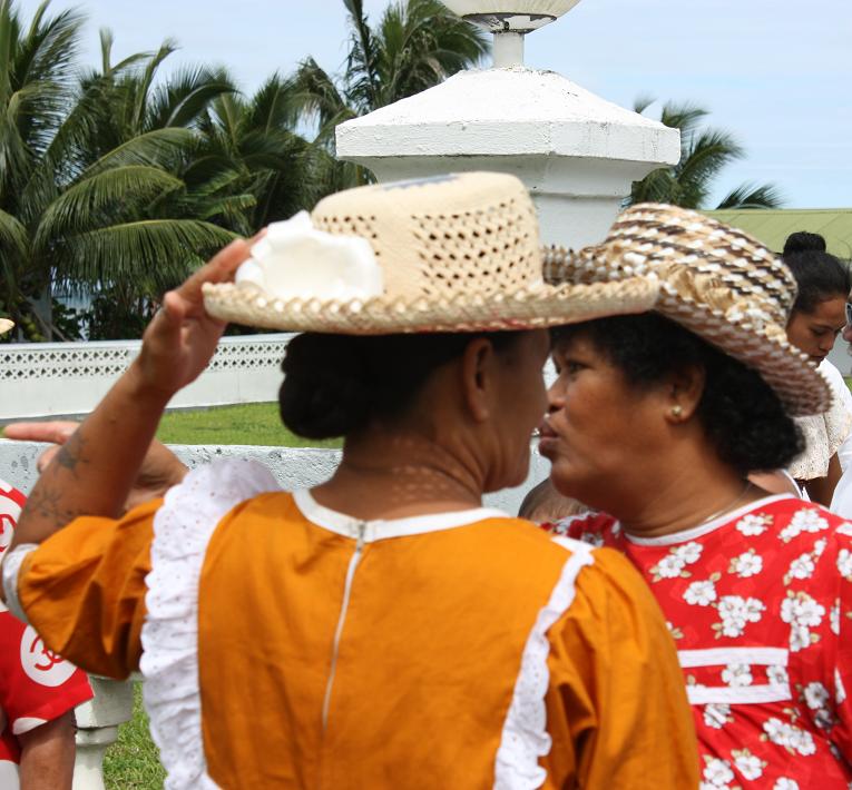 mujeres con sombrero mujeres con sombrero